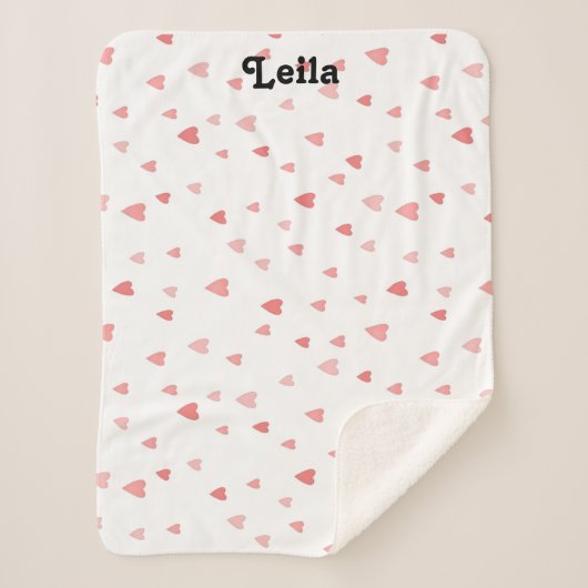 赤とピンクのハートパーソナライズされたベビー名毛布 シェルパブランケット (正面)