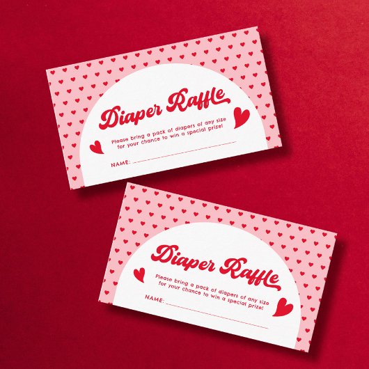 赤とピンクのバレンタインの赤ちゃんシャワーおむつラッフル エンクロージャーカード