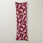 赤とピンクの繰り返しモチーフ |コイ魚の柄 ボディピロー (正面縦)