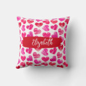 赤とモダンピンクのドードルハートバレンタイン名 クッション (裏面)