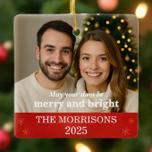 赤とモダン金ゴールドのスノーフレークの家族の写真 セラミックオーナメント