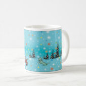 赤とローバーの休日の木と色の雪 コーヒーマグカップ (正面右)