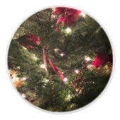 赤と伝統的緑のクリスマスツリーホリデー セラミックノブ (正面)