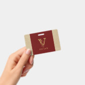 赤と段ボールにゴールドの筆記体Vのモノグラム バッジ (手持ち)