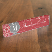 赤と灰色の幾何学模様モノグラム デスクネームプレート (側面)