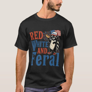 赤と白と野生の楽しいアライグマ アメリカ独立記念日 Tシャツ