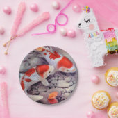 赤と白のコイの魚のいる池 ペーパープレート (パーティー)