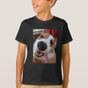 赤と白のペンブロークのウェルシュコーギー Tシャツ