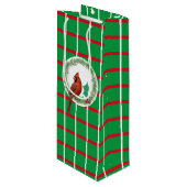 赤と白のラインワイン付き緑の正方形抱き枕 ワインギフトバッグ (正面アングル)