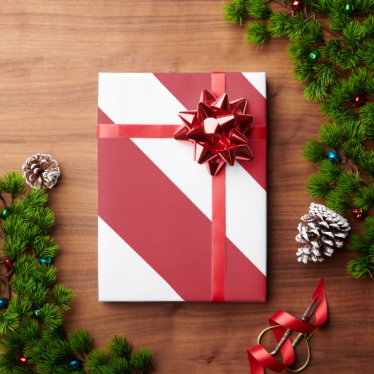 赤と白の斜めストライプ柄 ラッピングペーパー (クリスマスギフト)
