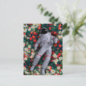 赤と白の花の宇宙飛行士 ポストカード (スタンド正面)