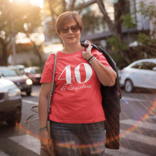 赤と白の40歳と素敵なタイポグラフィーデザイン Tシャツ