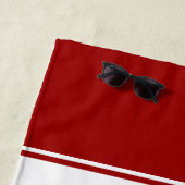 赤と白ストライプズ・ジャージー・サッカーボール ビーチタオル (インサイチュ)