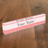 赤と白チェックラシックカーボードバイセヤラー デスクネームプレート (側面)