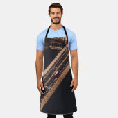 赤と白バスランニングオンブリッジ エプロン (着用した状態)