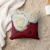 赤と白バラの枕 クッション (ブランケット)