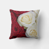 赤と白バラの枕 クッション (裏面)