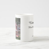 赤と白ビクトリアンー – マーサのブドウ園 ボーンチャイナマグカップ (正面)