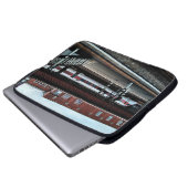 赤と白列車 ラップトップスリーブ (正面下部)