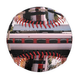 赤と白列車 野球ボール