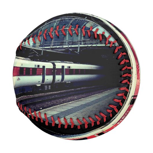 赤と白列車 野球ボール (正面右)