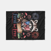 赤と白、荒々しくも自由なアライグマの愛国心 4th フリースブランケット (正面(横))