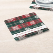 赤と素朴緑の雪片パターンホリデー スクエアペーパーコースター (アングル)