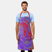 赤と紫のグルービー抽象芸術レトロアート エプロン (着用した状態)