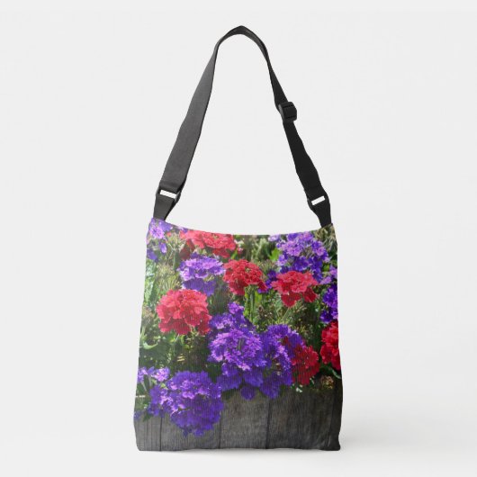 赤と紫のバーベナの花 クロスボディバッグ (正面)