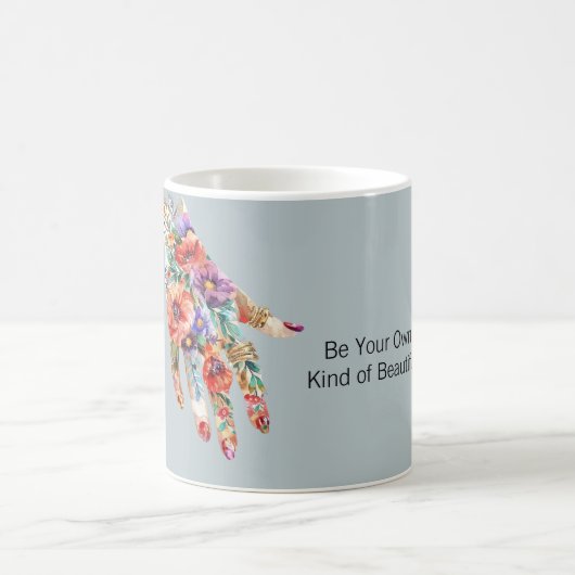 赤と紫の花の庭の手 コーヒーマグカップ (中央)