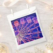 赤と紫の観覧車 フェイバーバッグ (クリップ留めされた状態)