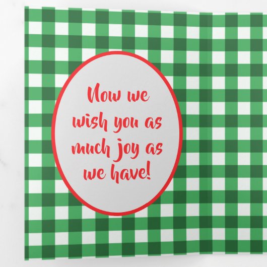 赤と緑のギンガムフォトベビーの初めてのクリスマス 三つ折りクリスマスカード (内部最初)