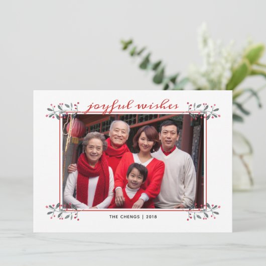 赤と緑のクリスマスホリー喜びの願い家族 シーズンカード (スタンド正面)