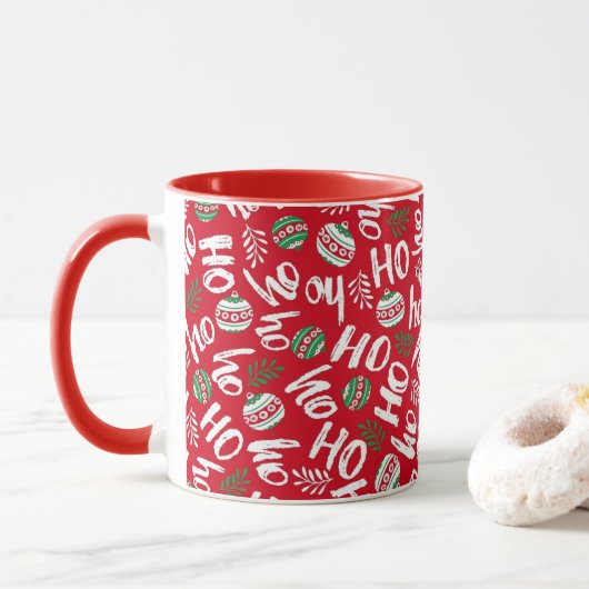 赤と緑のクリスマスボール 鮮やかな赤 マグカップ (ドーナツ)