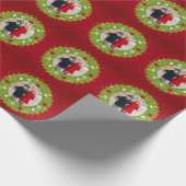 赤と緑のクリスマスリースが1枚ずつ繰り返し ラッピングペーパー (角)
