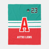 赤と緑のスポーツレター フリースブランケット (正面)