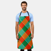 赤と緑のタータンチェック格子柄 エプロン (着用した状態)