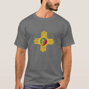 赤と緑のチリを持つニューメキシコ南西ツィア Tシャツ