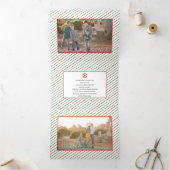 赤と緑のハッピーホリデー2024クリスマスフォト 三つ折りクリスマスカード (内部)