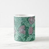 赤と緑のリースパターン（William Morris著） コーヒーマグカップ (中央)