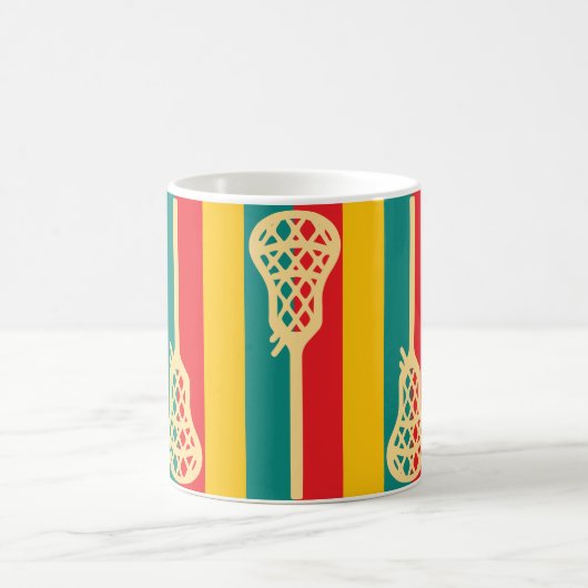 赤と緑のレトロラクロススティックとストライプ コーヒーマグカップ (中央)