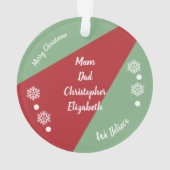 赤と緑の家族を持つクリスマス オーナメント (裏面)