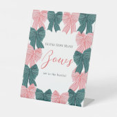 赤と緑の弓/リボン赤ちゃんシャワーいくつ弓 台座サイン (正面)