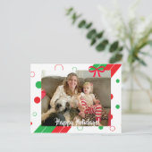 赤と緑の水玉模様のクリスマス ハッピーホリデー ポストカード (スタンド正面)