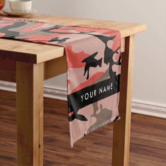 赤と茶色の迷彩自分の名前をパーソナライズ ショートテーブルランナー (インサイチュ)