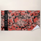 赤と茶色の迷彩自分の名前をパーソナライズ ビーチタオル (正面)