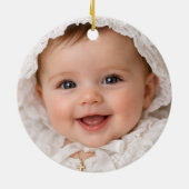 赤と野生の花の赤ちゃんの最初のクリスマスの写真のリボン セラミックオーナメント (裏面)