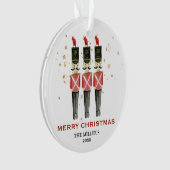 赤と金ゴールドのパーソナライズされたくるみ割り器メリークリスマス オーナメント (正面)