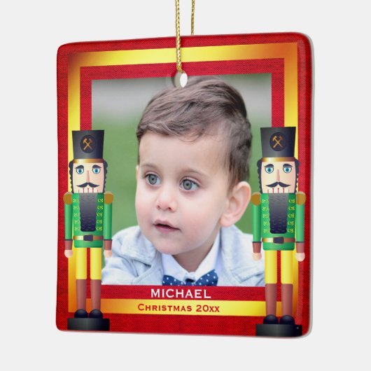 赤と金ゴールドのフレームとくるみクラッカークリスマス セラミックオーナメント (左)