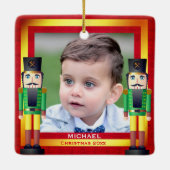 赤と金ゴールドのフレームとくるみクラッカークリスマス セラミックオーナメント (裏面)